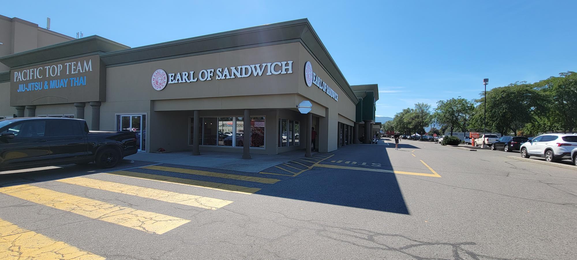 Earl of Sandwich Capri Center